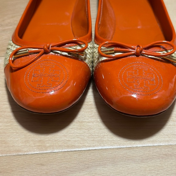 TORY BURCH Orange Patent Basket Weave Ballet - Picture 5 of 9